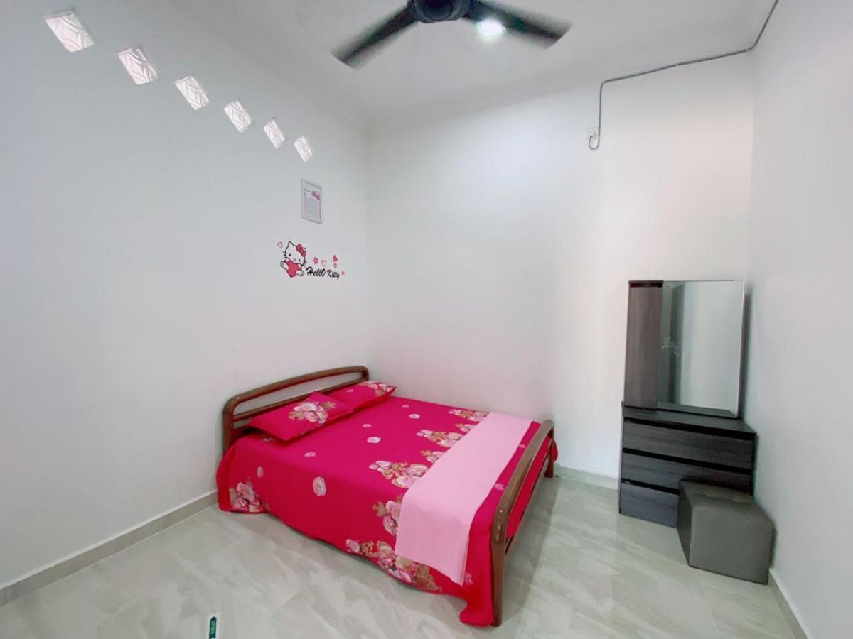 Вилла Hellokitty House - Unit 1 Куала-Тренгану Экстерьер фото