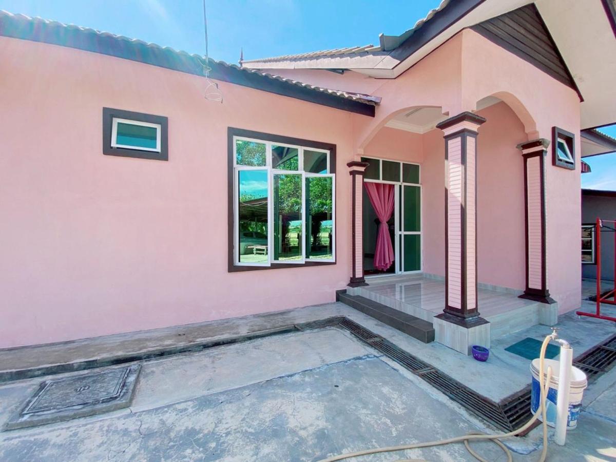 Вилла Hellokitty House - Unit 1 Куала-Тренгану Экстерьер фото